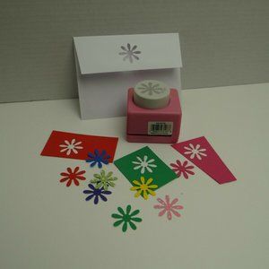 McGill Craftivity Spring Flower Button Style Punch